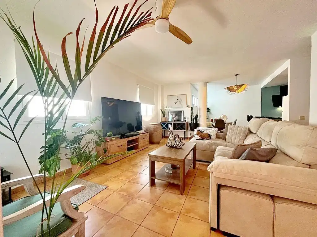 Sala de estar de Dúplex en venta en Vélez-Málaga con Aire acondicionado, Terraza y Trastero