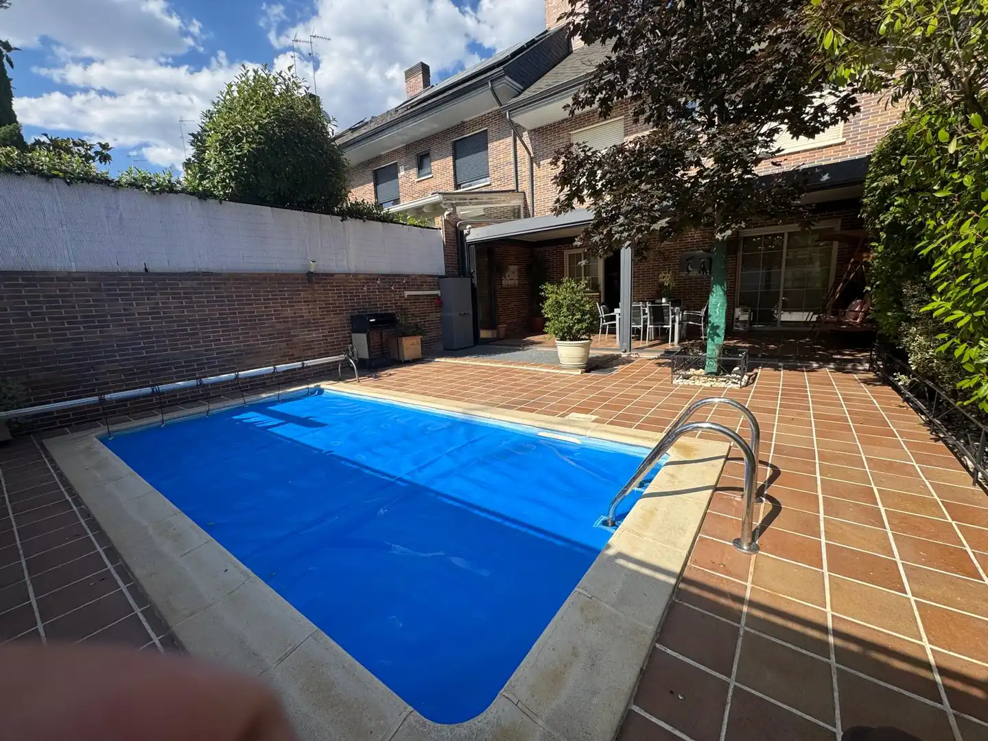 Piscina de Casa adosada en venta en Boadilla del Monte con Aire acondicionado, Calefacción y Jardín privado