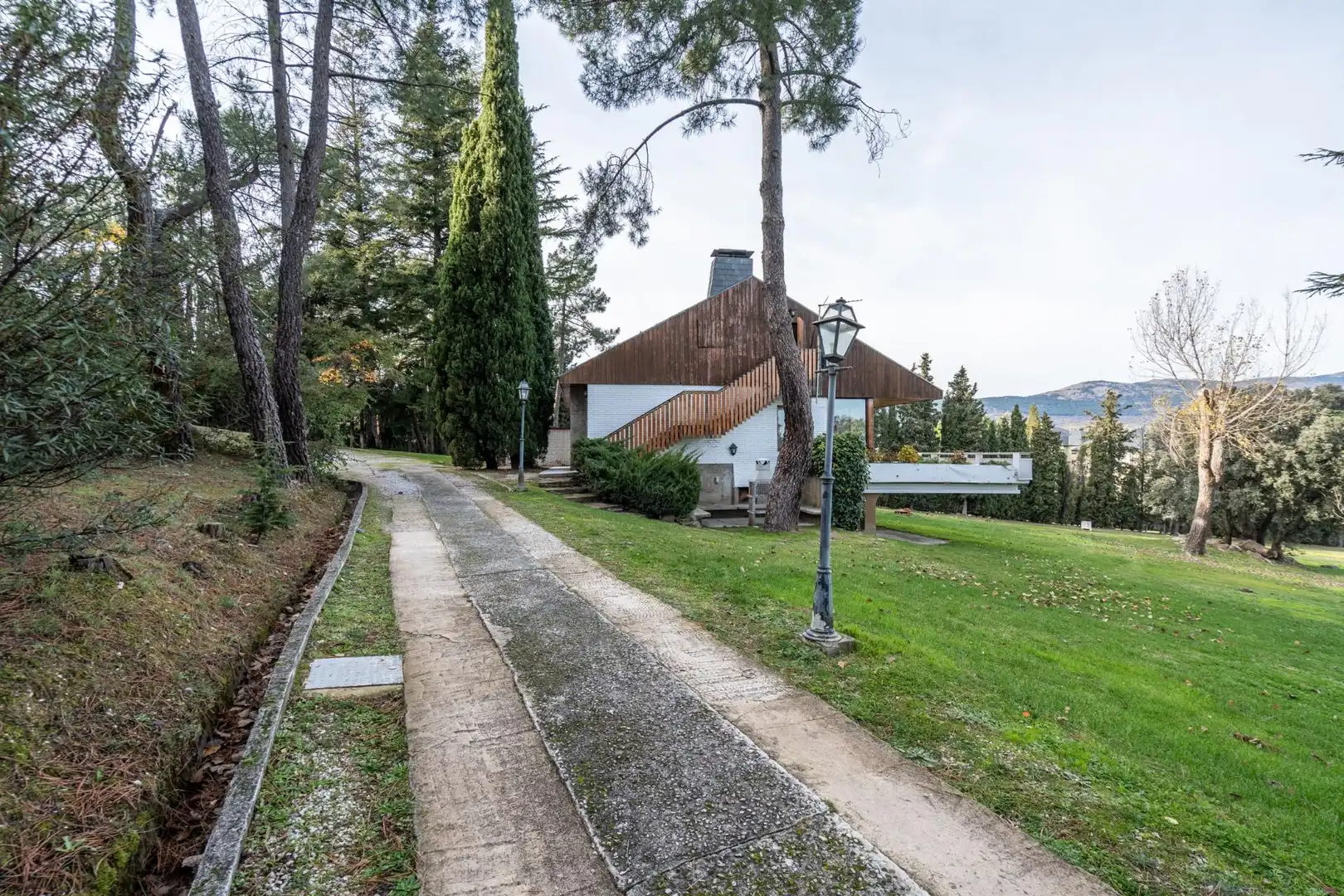 Vista exterior de Finca rústica en venda en Guadarrama amb Aire condicionat, Calefacció i Jardí privat