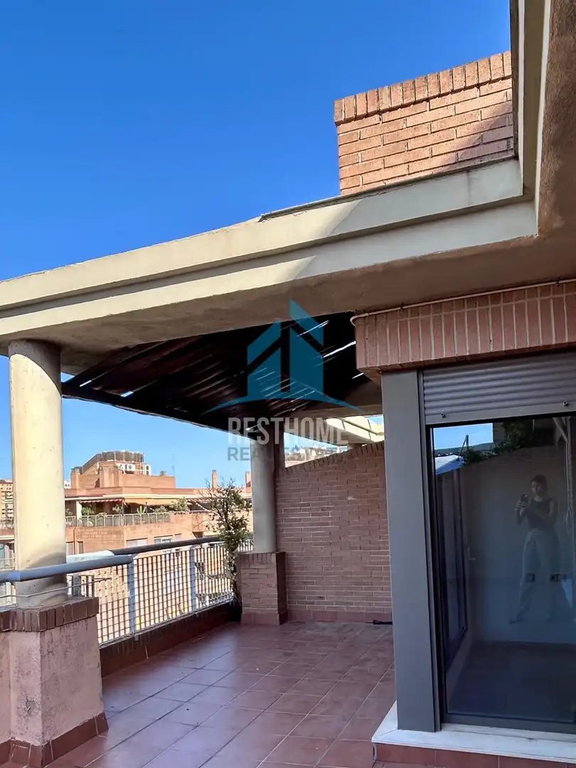 Vista exterior de Àtic de lloguer en Valencia amb Aire condicionat, Calefacció i Terrassa