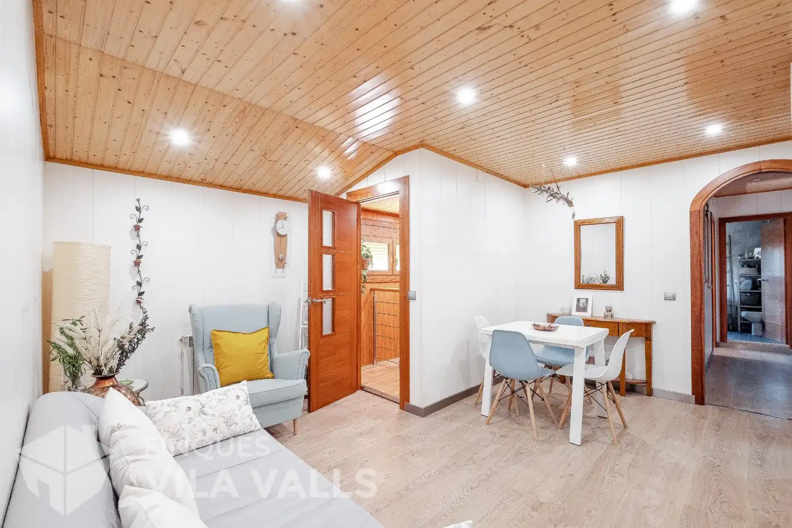 Sala d'estar de Casa o xalet en venda en Sant Quirze Safaja amb Jardí privat, Parquet i Terrassa