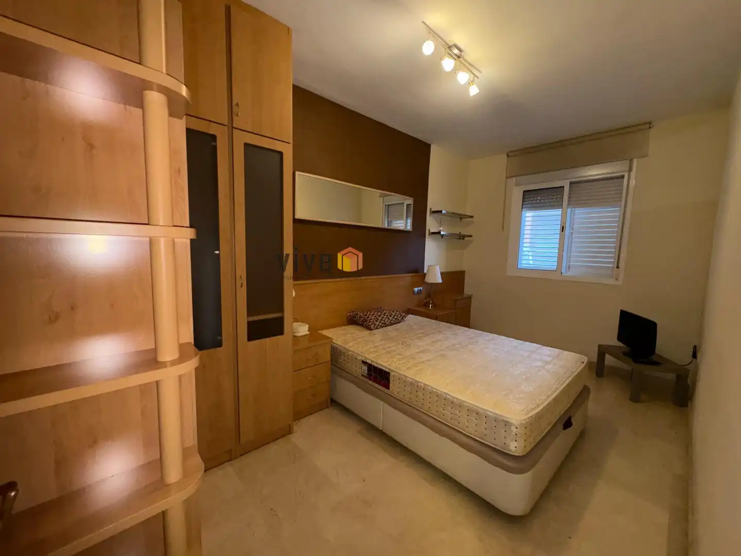 Dormitori de Apartament de lloguer en San Juan de Aznalfarache amb Aire condicionat, Terrassa i Moblat