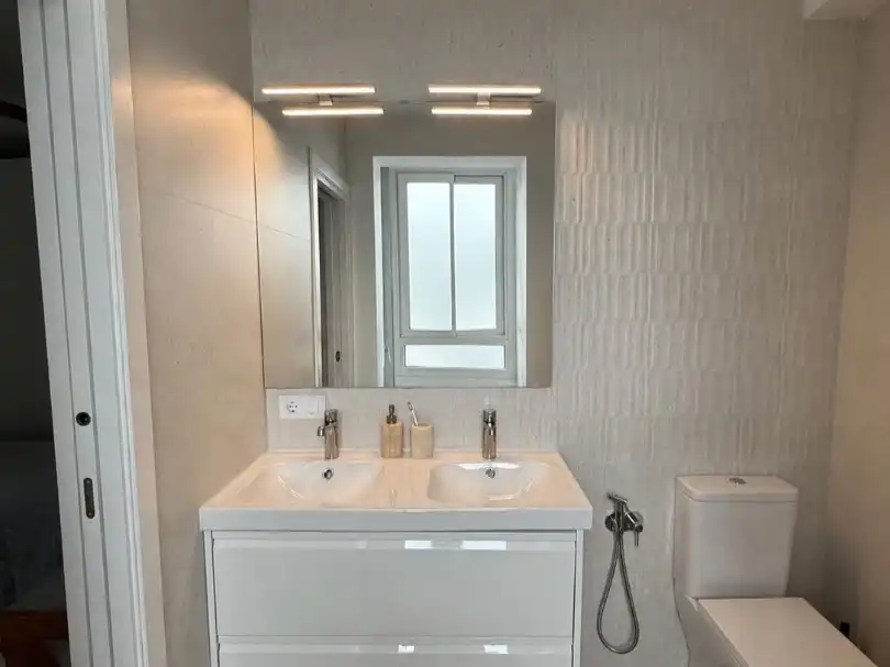 Badezimmer von Wohnung zum Verkauf in  Sevilla Capital mit Klimaanlage und Balkon