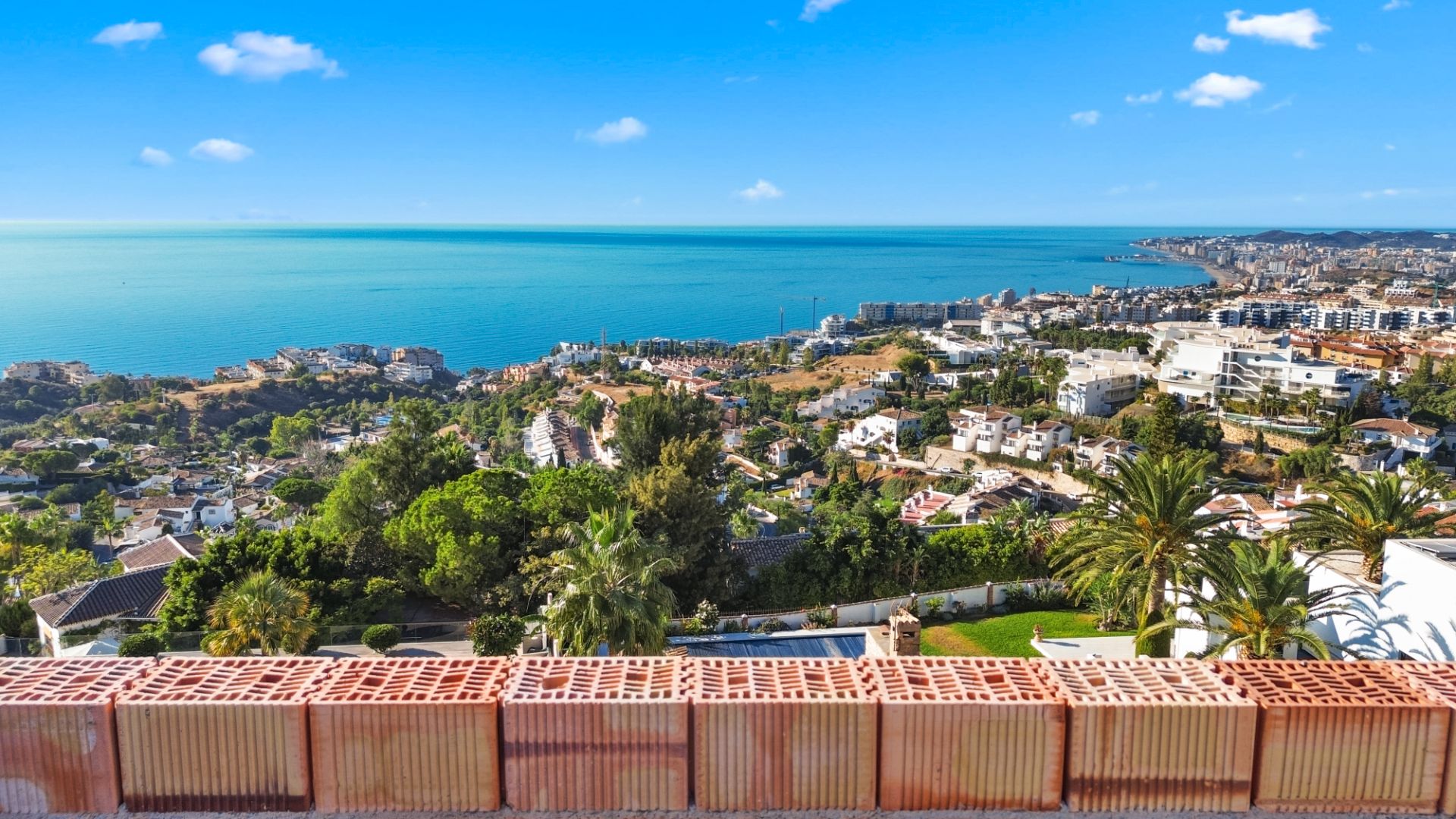 Exterior view of House or chalet for sale in Benalmádena  with Air Conditioner, Swimming Pool and Furnished