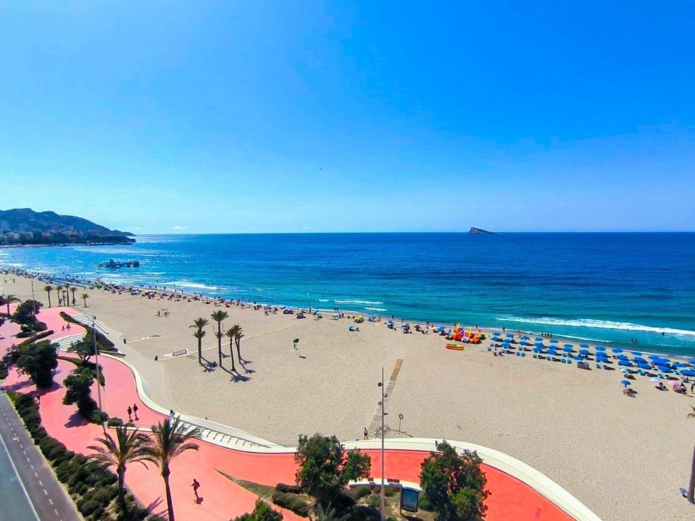 Vista exterior de Àtic en venda en Benidorm amb Aire condicionat i Calefacció