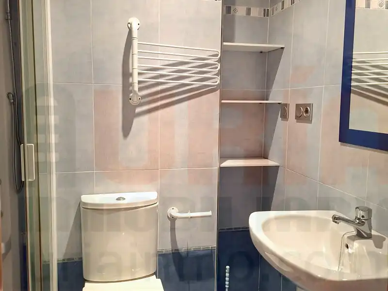 Bany de Pis de lloguer en Oviedo  amb Calefacció, Terrassa i Forn