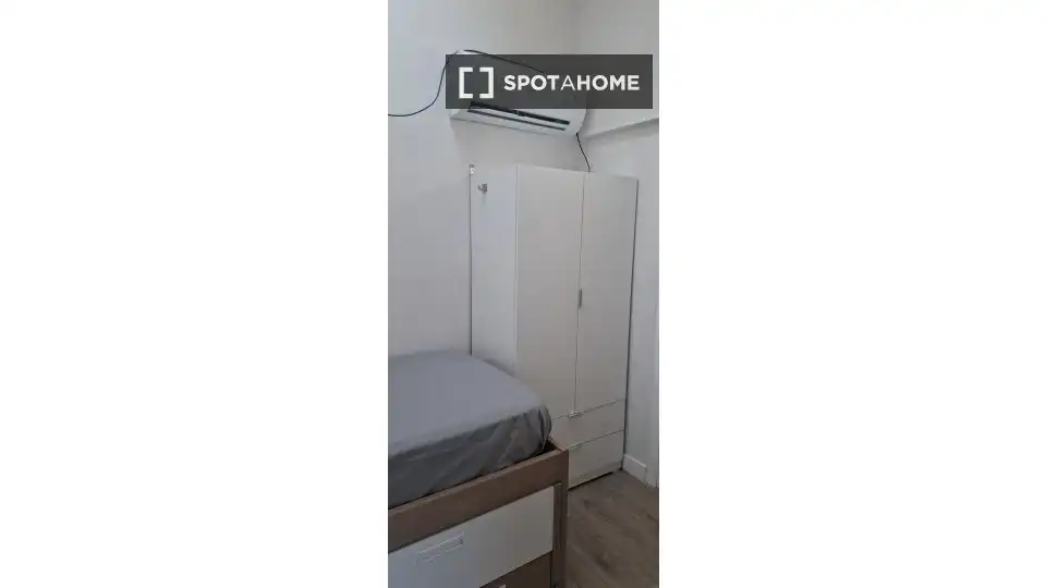 Schlafzimmer von Wohnung zur Miete in Rubí mit Klimaanlage, Heizung und Möbliert