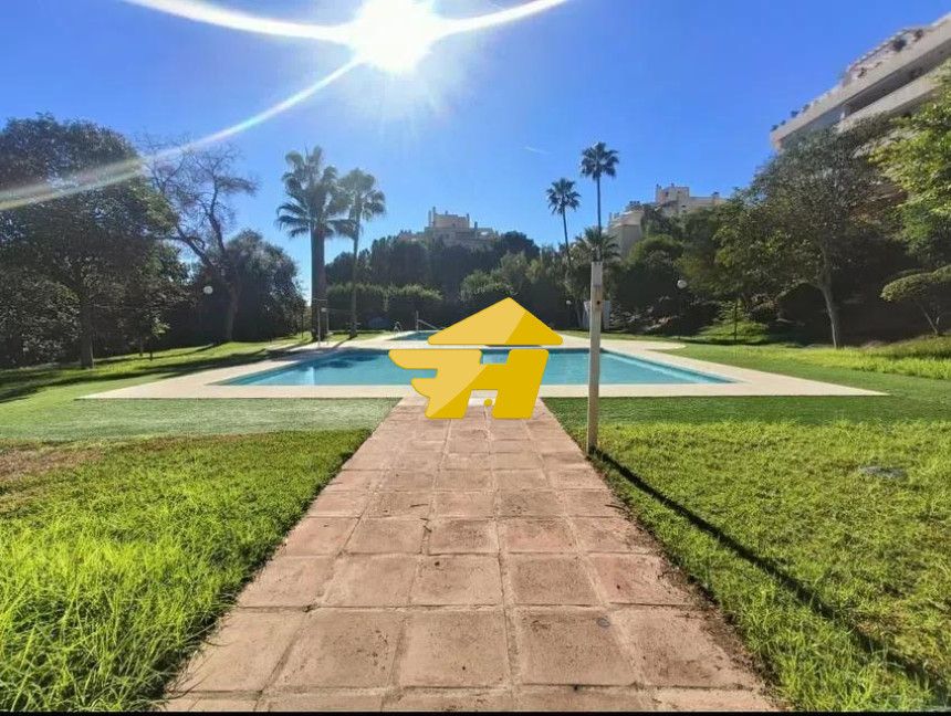 Jardí de Pis de lloguer en Málaga Capital amb Aire condicionat, Jardí privat i Piscina