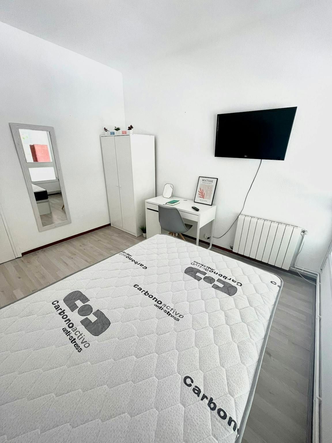 Bedroom of Flat to share in  Barcelona Capital  with Heating, Furnished and Washing machine