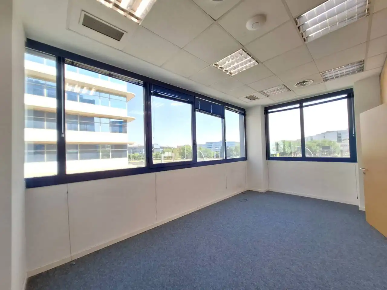 Office for rent in Madrid  with Air Conditioner, Heating and Alarm
