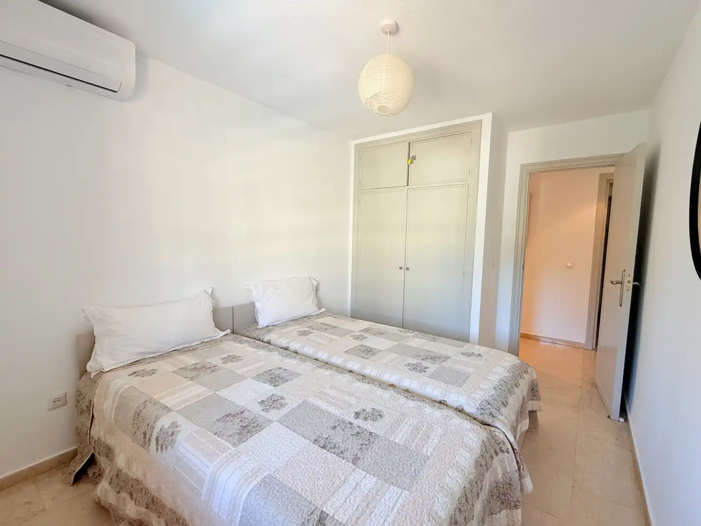 Habitación de Apartamento de alquiler en Marbella con Terraza, Piscina y Piscina comunitaria