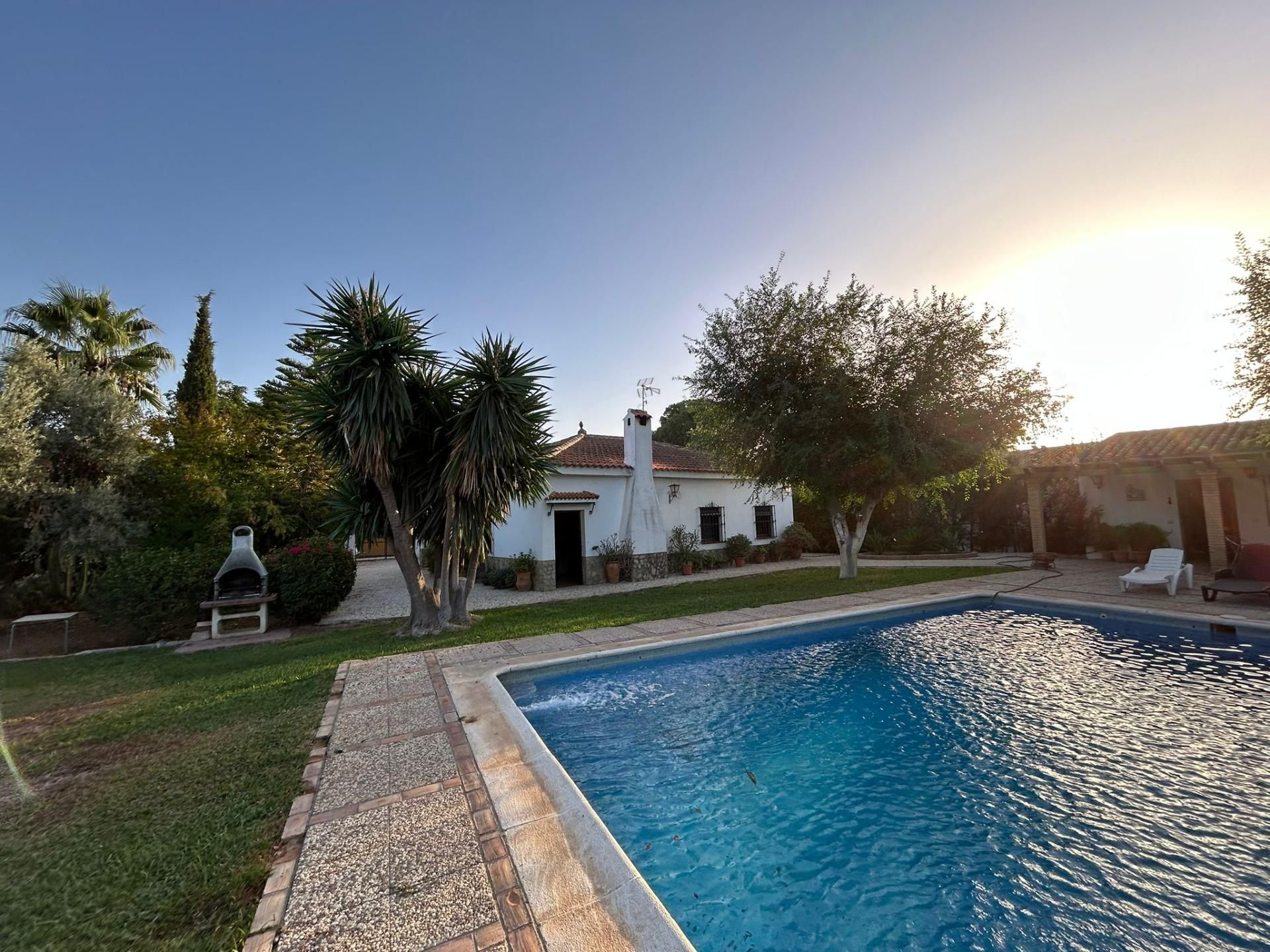 Garden of House or chalet for sale in Carmona  with Air Conditioner, Terrace and Swimming Pool