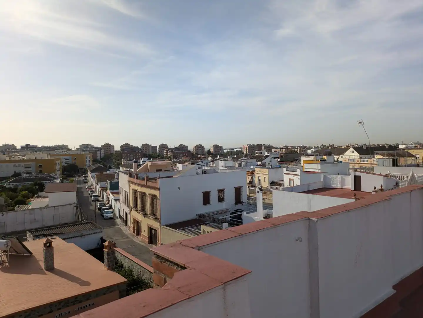 Vista exterior de Piso en venta en Mairena del Aljarafe con Calefacción, Parquet y Balcón