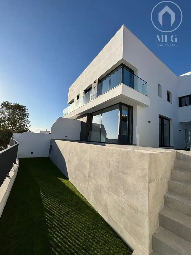 Exterior view of Detached homes for sale in Málaga Capital  with Terrace, Storage room and Swimming Pool
