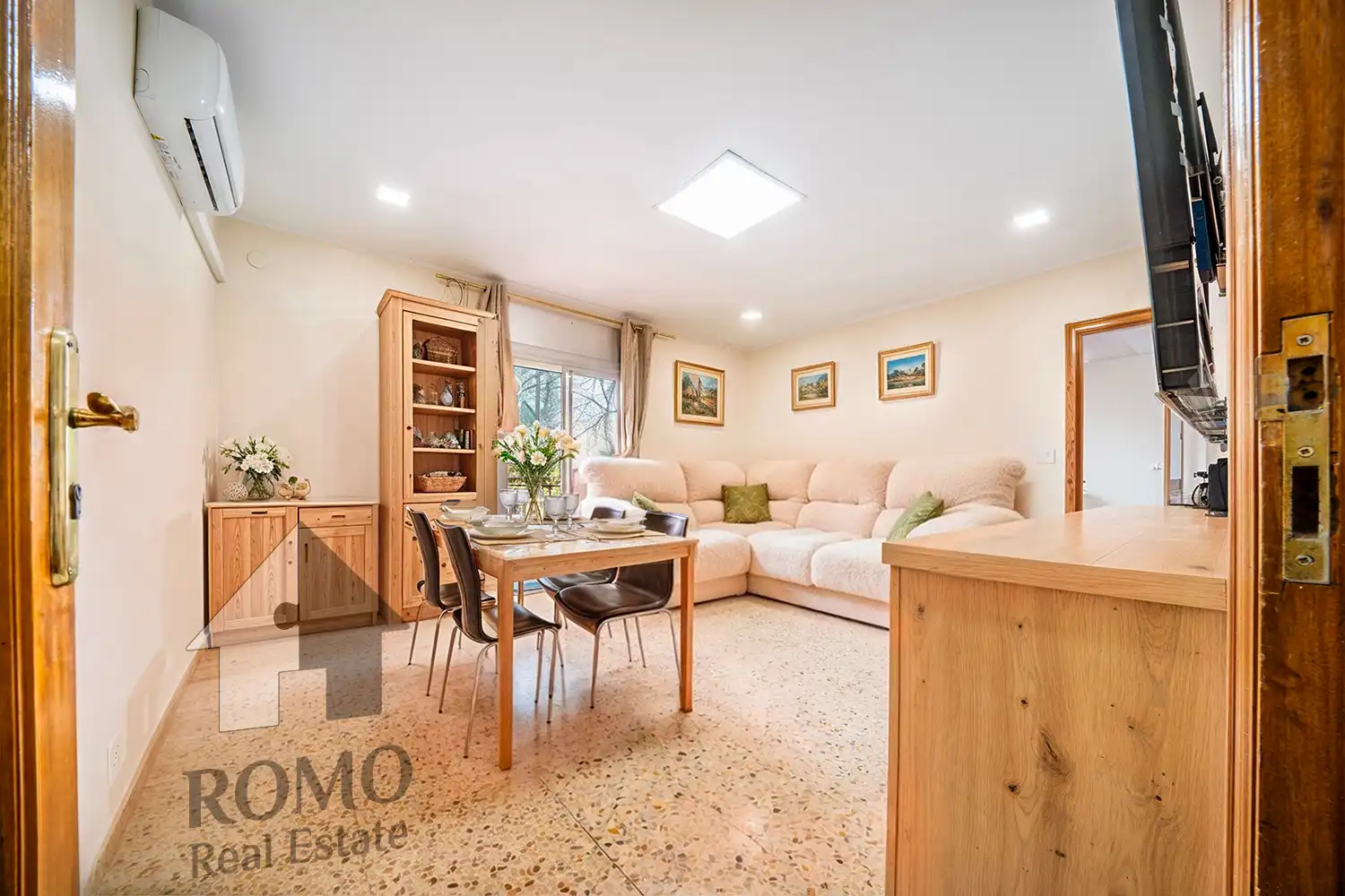 Sala de estar de Piso en venta en Santa Perpètua de Mogoda con Aire acondicionado, Calefacción y Balcón