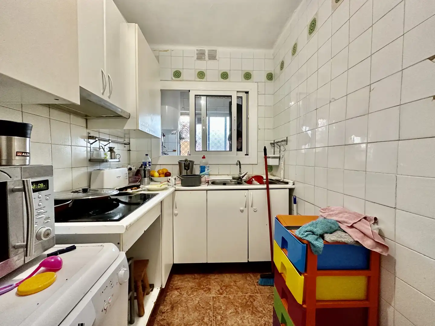 Kitchen of Flat for sale in Santa Coloma de Gramenet  with Terrace and Balcony