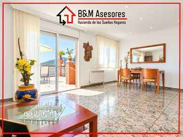 Casa bifamiliare con giardino in vendita a Carrer de Jaén