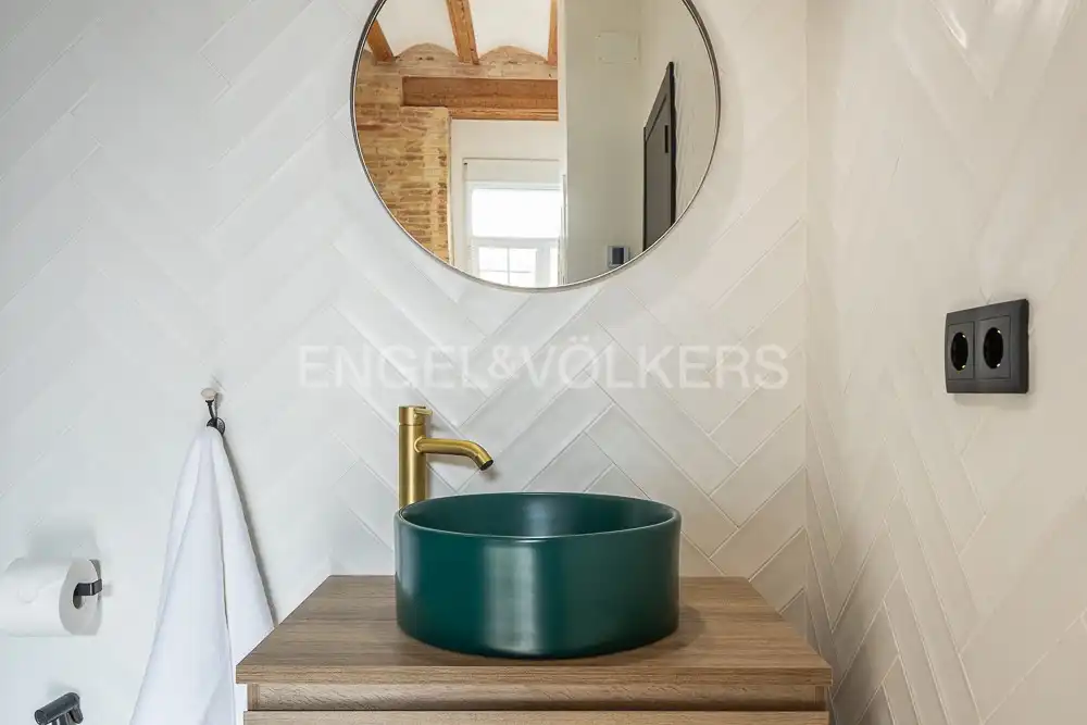 Bathroom of Flat for rent in Valencia  with Air Conditioner, Heating and Terrace