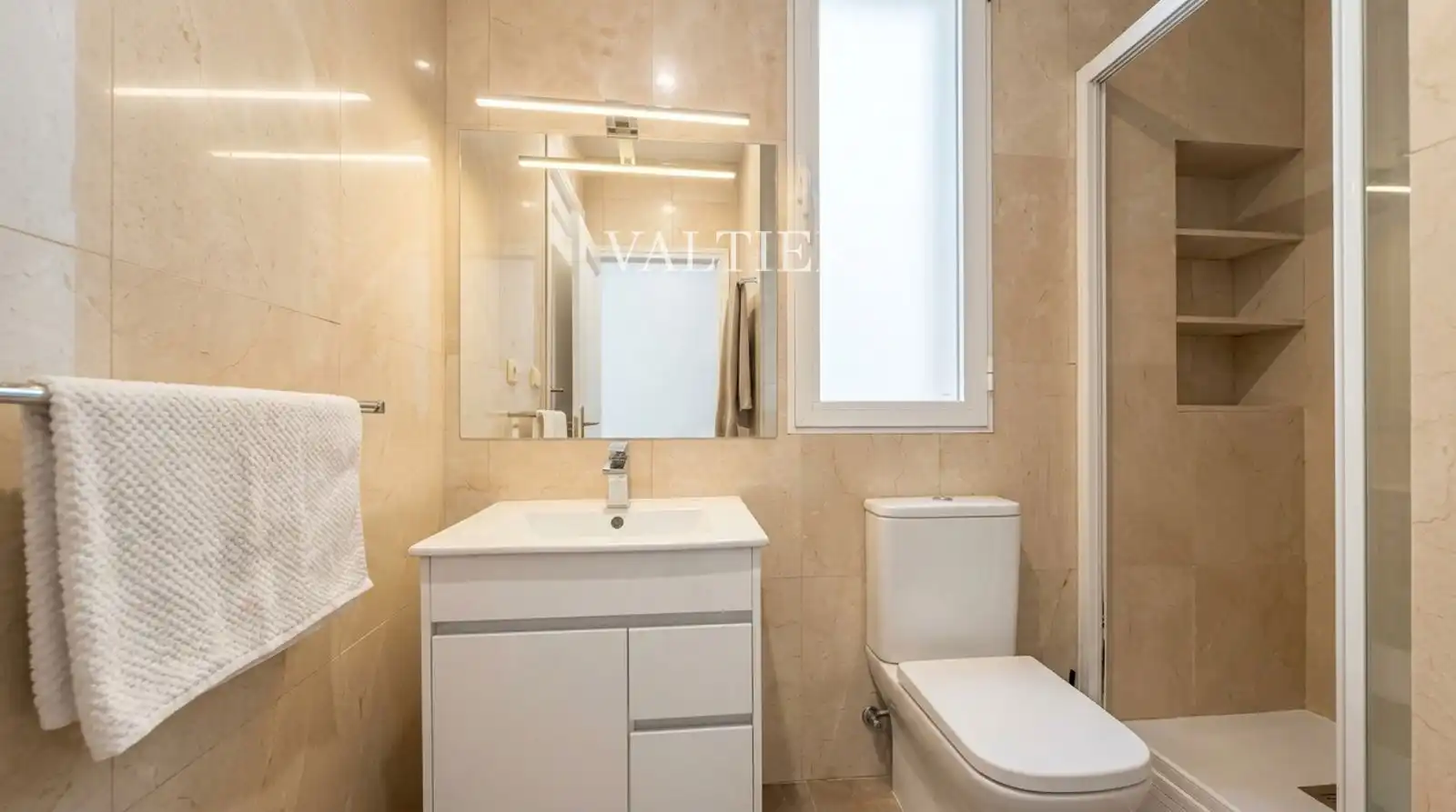Bathroom of Flat for rent in Madrid  with Air Conditioner, Terrace and Furnished