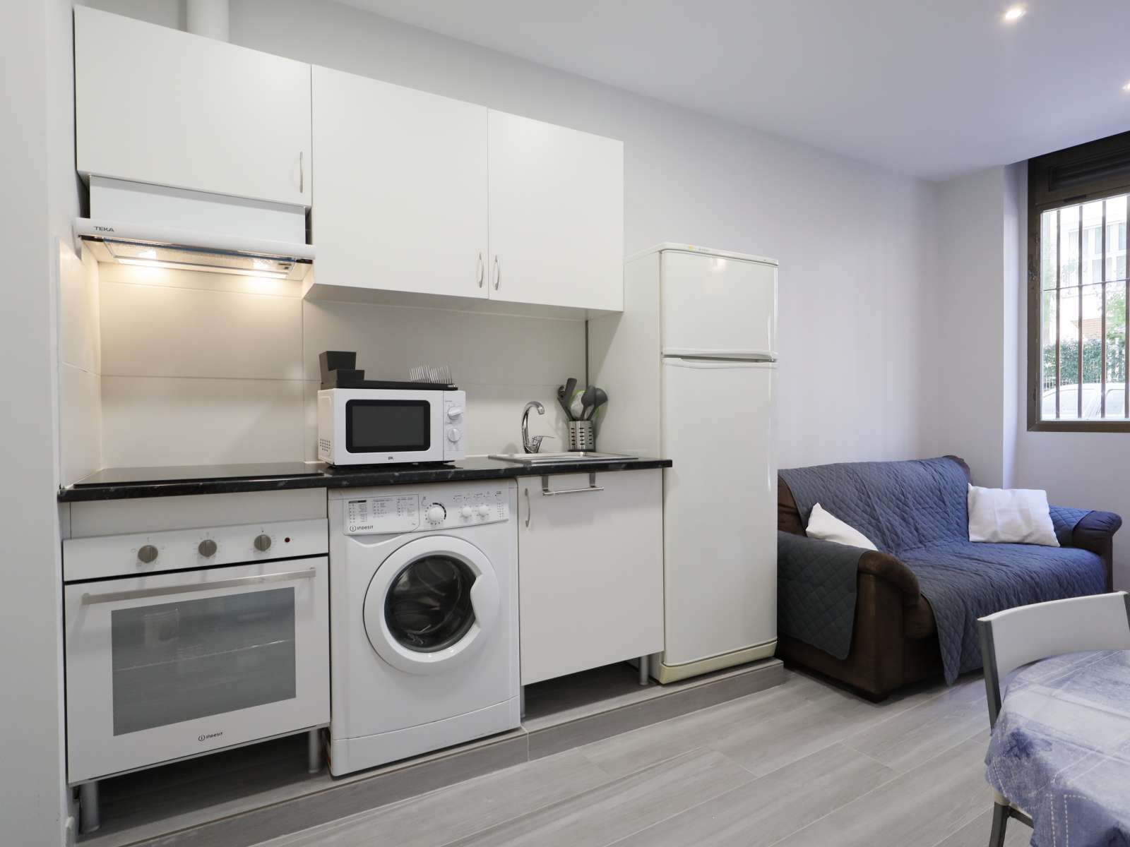 Kitchen of Apartment to share in  Madrid Capital  with Air Conditioner and Terrace