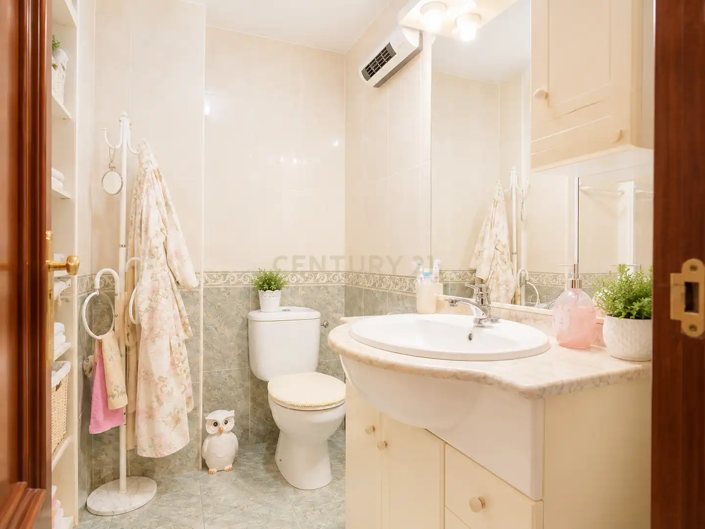 Bany de Apartament en venda en Málaga amb Jardí privat, Traster i Microones