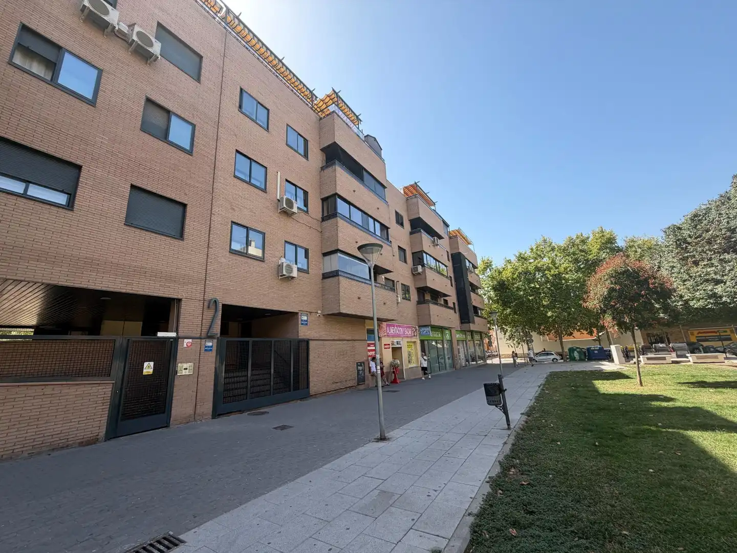Exterior view of Flat for sale in Pinto  with Air Conditioner, Heating and Private garden