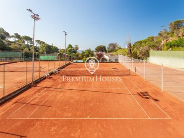 Casa rústica con piscina en venta en Cabrils
