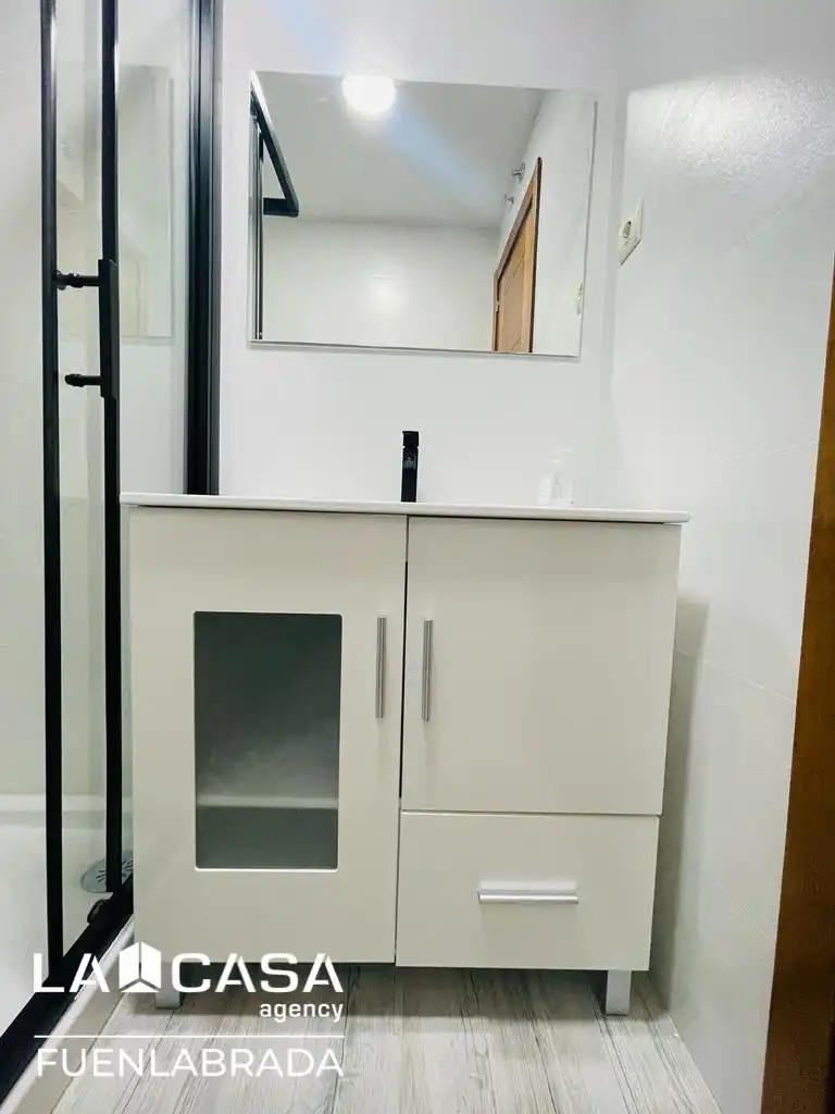 Baño de Piso en venta en Fuenlabrada con Horno y Lavadora