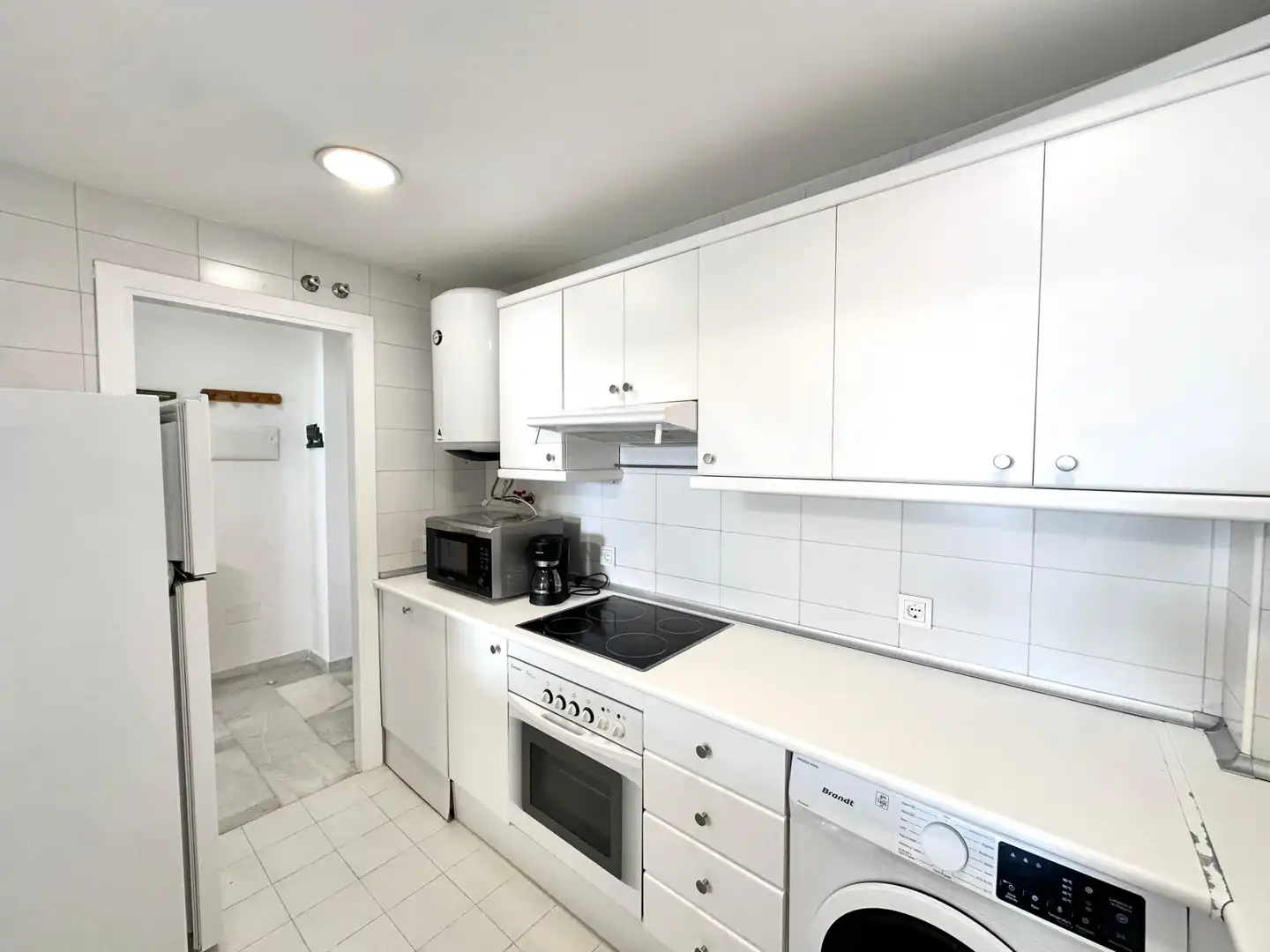 Cuina de Pis de lloguer en Benalmádena amb Aire condicionat, Terrassa i Moblat