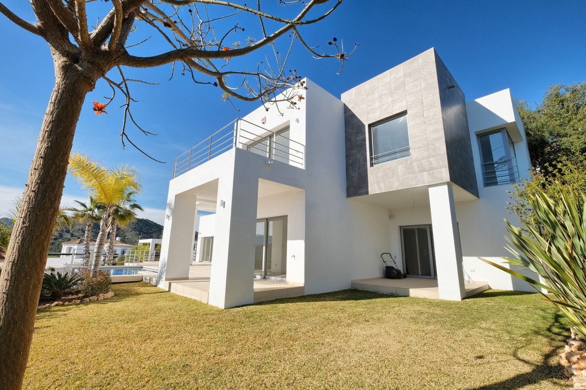 Exterior view of House or chalet for sale in  Madrid Capital  with Heating and Community pool