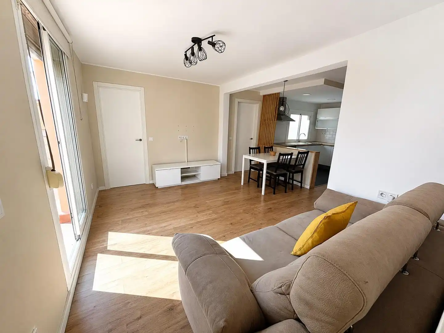 Living room of Attic for sale in L'Hospitalet de Llobregat  with Heating, Parquet flooring and Terrace