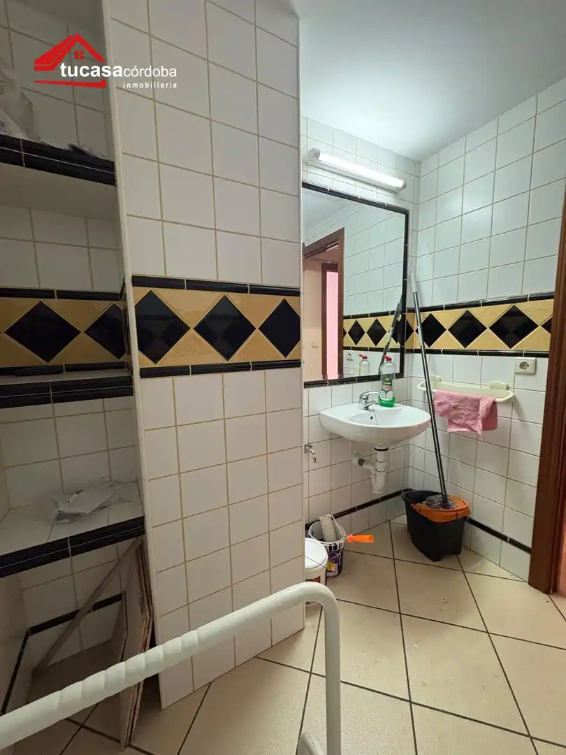 Baño de Local en venta en Córdoba con Aire acondicionado