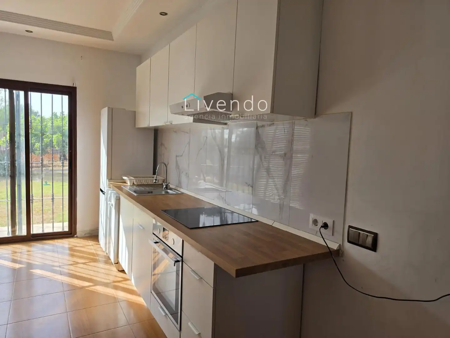 Cuina de Casa o xalet en venda en Chiclana de la Frontera amb Aire condicionat, Terrassa i Traster