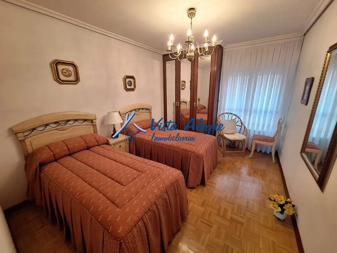 Dormitori de Apartament en venda en Haro amb Calefacció, Parquet i Terrassa