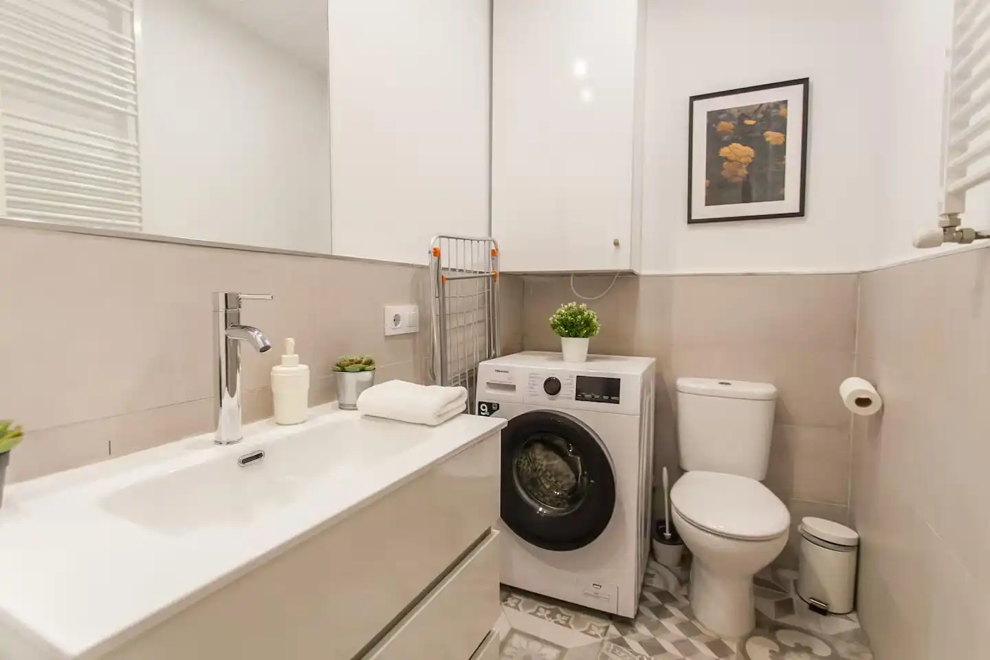 Badezimmer von Wohnungen zur Miete in Bilbao  mit Klimaanlage, Terrasse und Möbliert