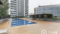 Piscina de Apartament en venda en  Barcelona Capital amb Aire condicionat, Parquet i Terrassa