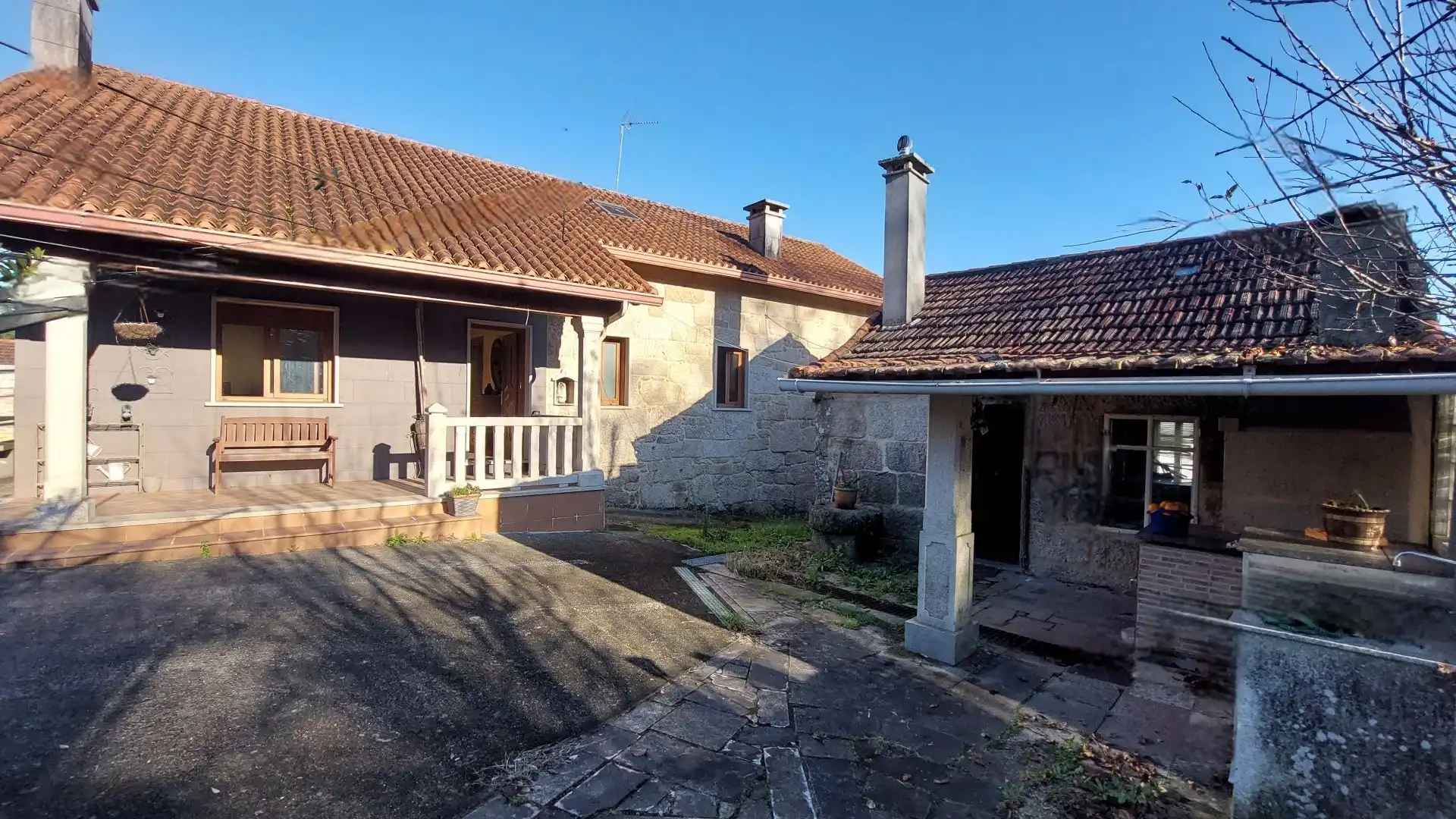 Vista exterior de Finca rústica en venta en Pontevedra Capital  con Calefacción y Jardín privado