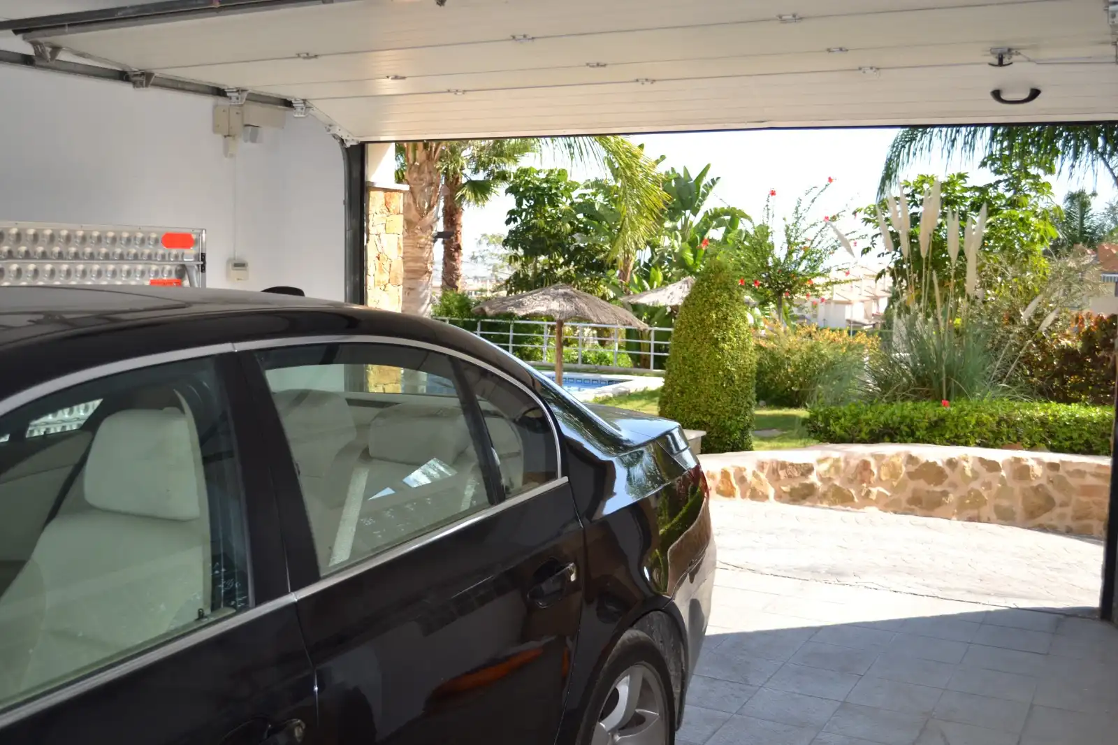 Aparcament de Casa o xalet en venda en Alhaurín de la Torre amb Aire condicionat, Calefacció i Jardí privat
