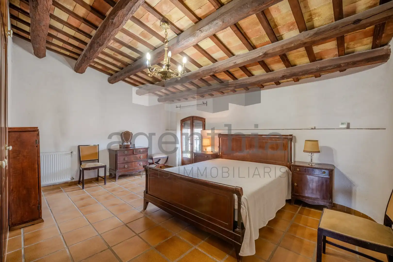 Habitación de Finca rústica en venta en Vilablareix con Calefacción, Trastero y Balcón