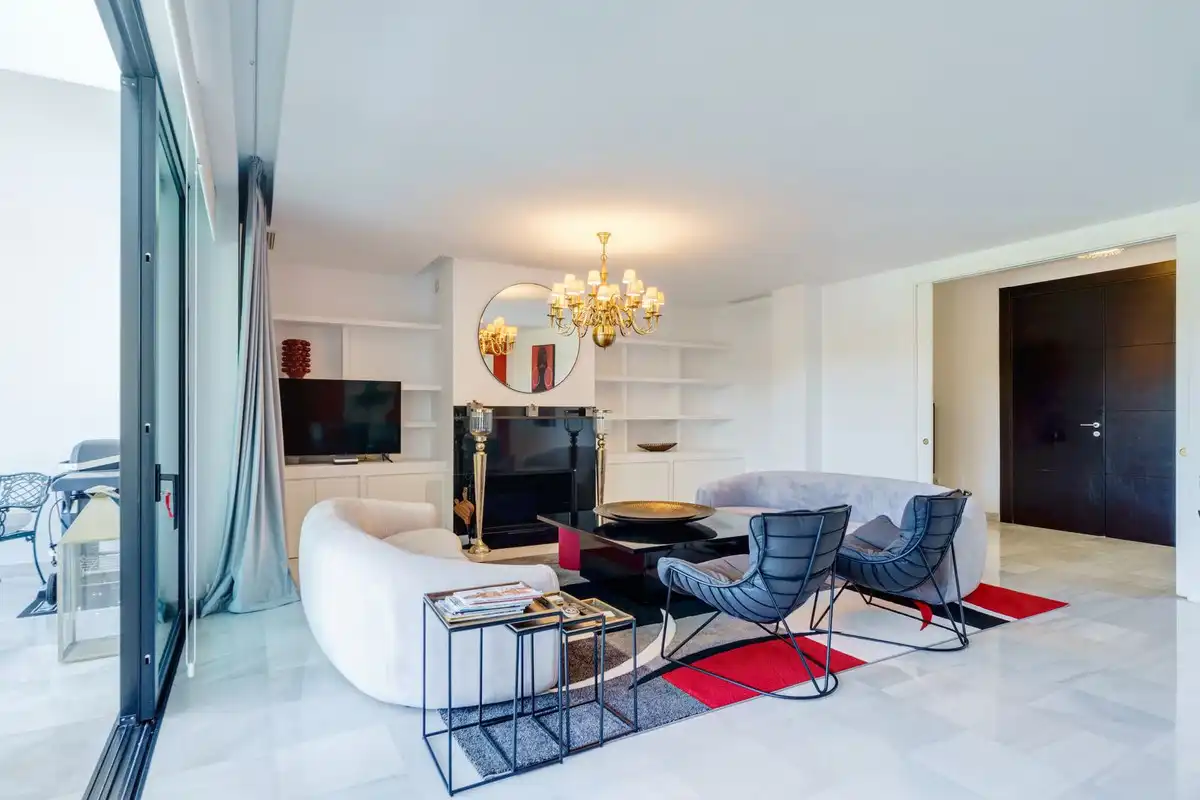 Sala d'estar de Casa o xalet de lloguer en Marbella amb Aire condicionat, Jardí privat i Traster