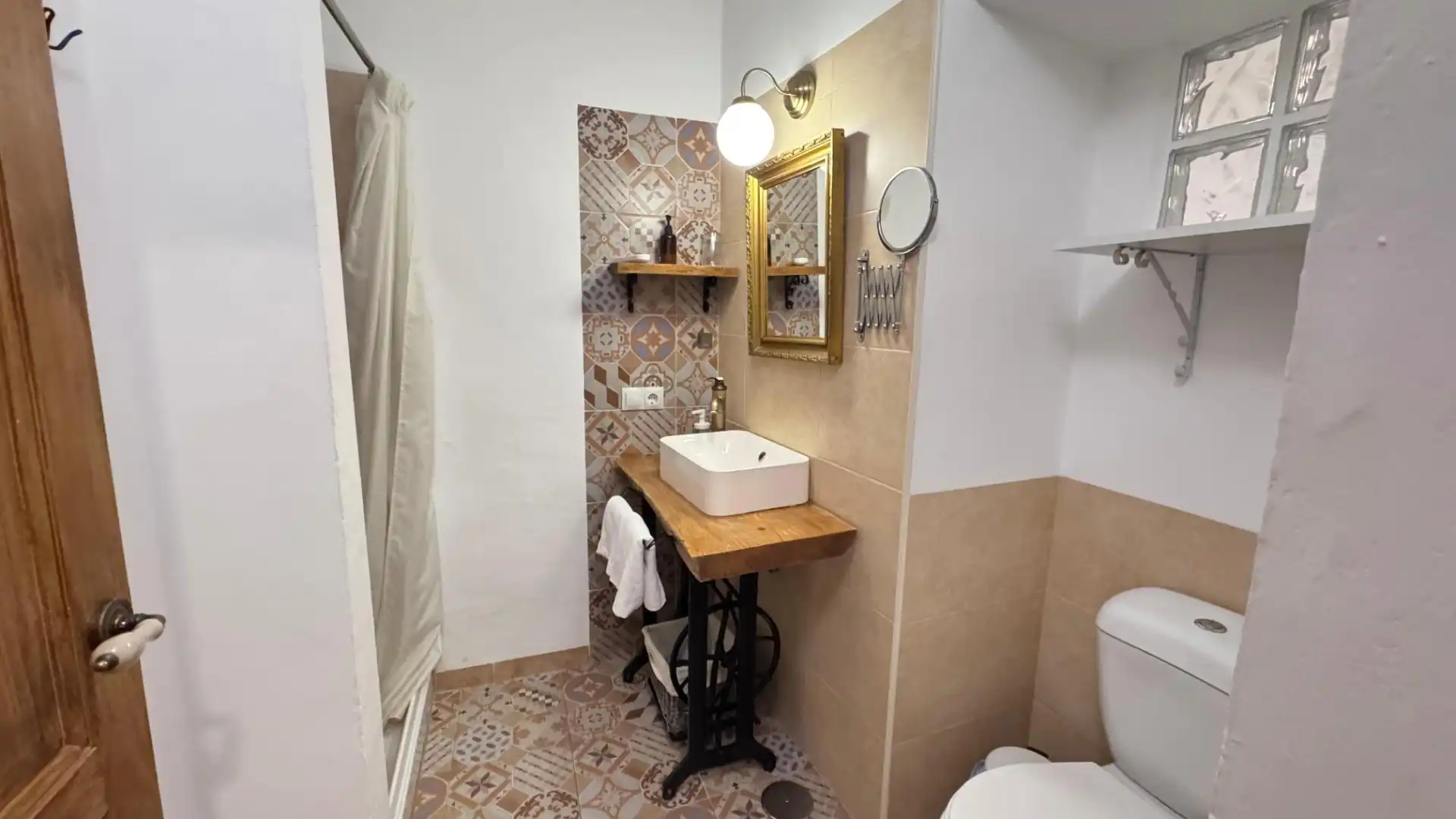 Bathroom of Houses for sale in Iznájar  with Air Conditioner, Heating and Terrace
