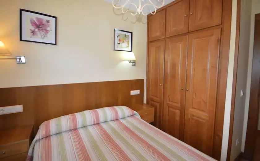 Habitación de Apartamento de alquiler en Llanes con Calefacción, Terraza y Amueblado