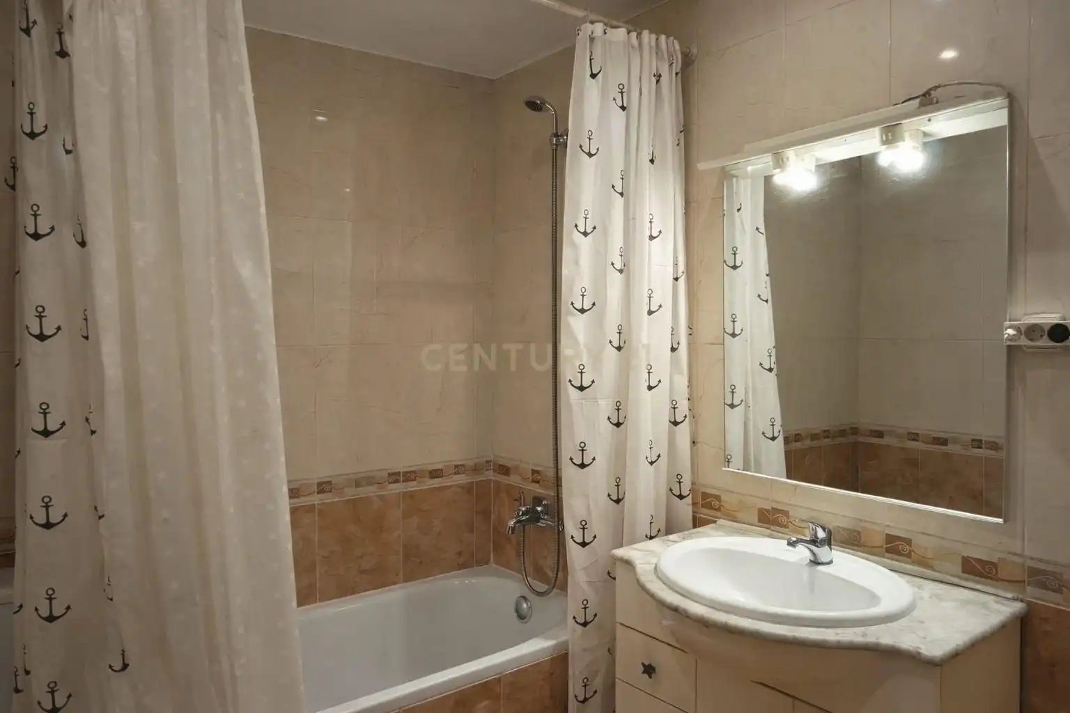 Bany de Apartament de lloguer en Madrid amb Aire condicionat, Forn i Rentadora
