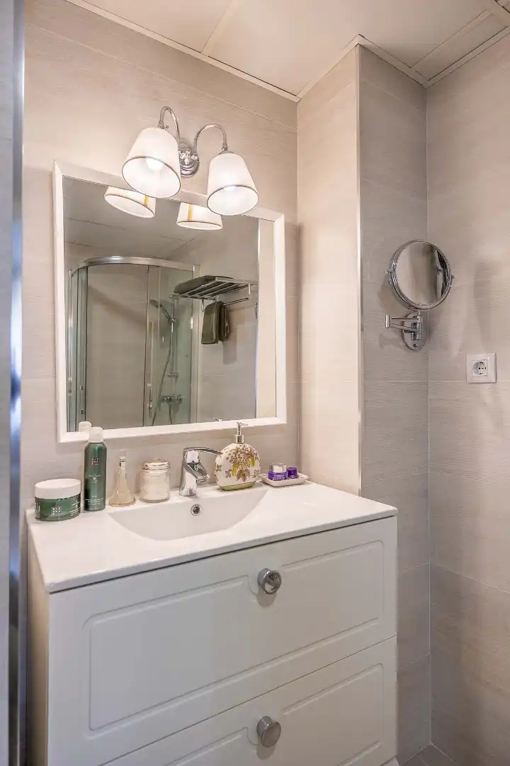 Bathroom of Flat for sale in Sevilla  with Air Conditioner, Heating and Storage room