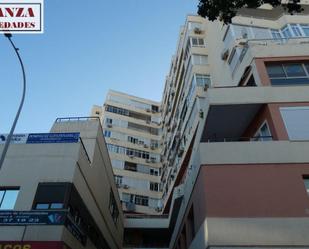 Vista exterior de Estudi en venda en Torremolinos amb Terrassa, Moblat i Piscina comunitària