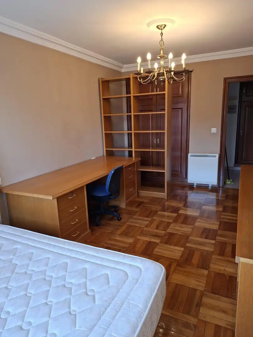Habitación de Piso de alquiler en Vigo  con Calefacción, Parquet y Amueblado