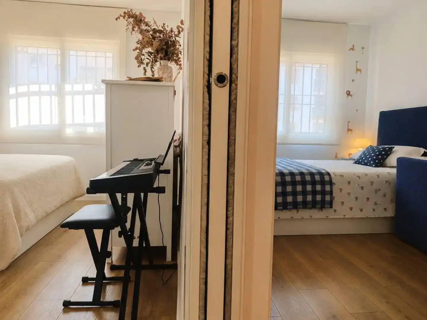 Dormitori de Dúplex de lloguer en Córdoba amb Aire condicionat, Jardí privat i Parquet