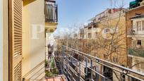 Exterior view of Flat for sale in  Barcelona Capital  with Balcony