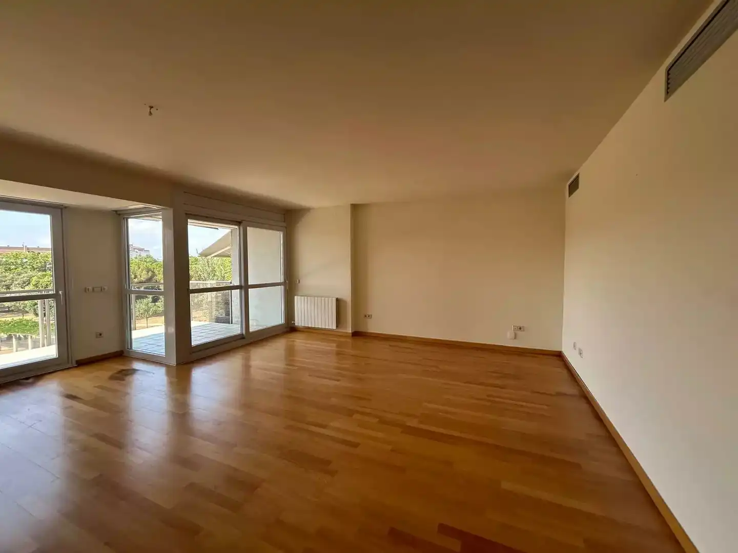 Wohnzimmer von Wohnung zur Miete in Girona mit Klimaanlage, Heizung und Parkett