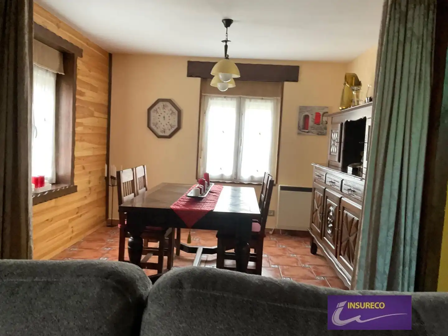Menjador de Casa o xalet en venda en Bustillo del Páramo amb Calefacció, Jardí privat i Parquet